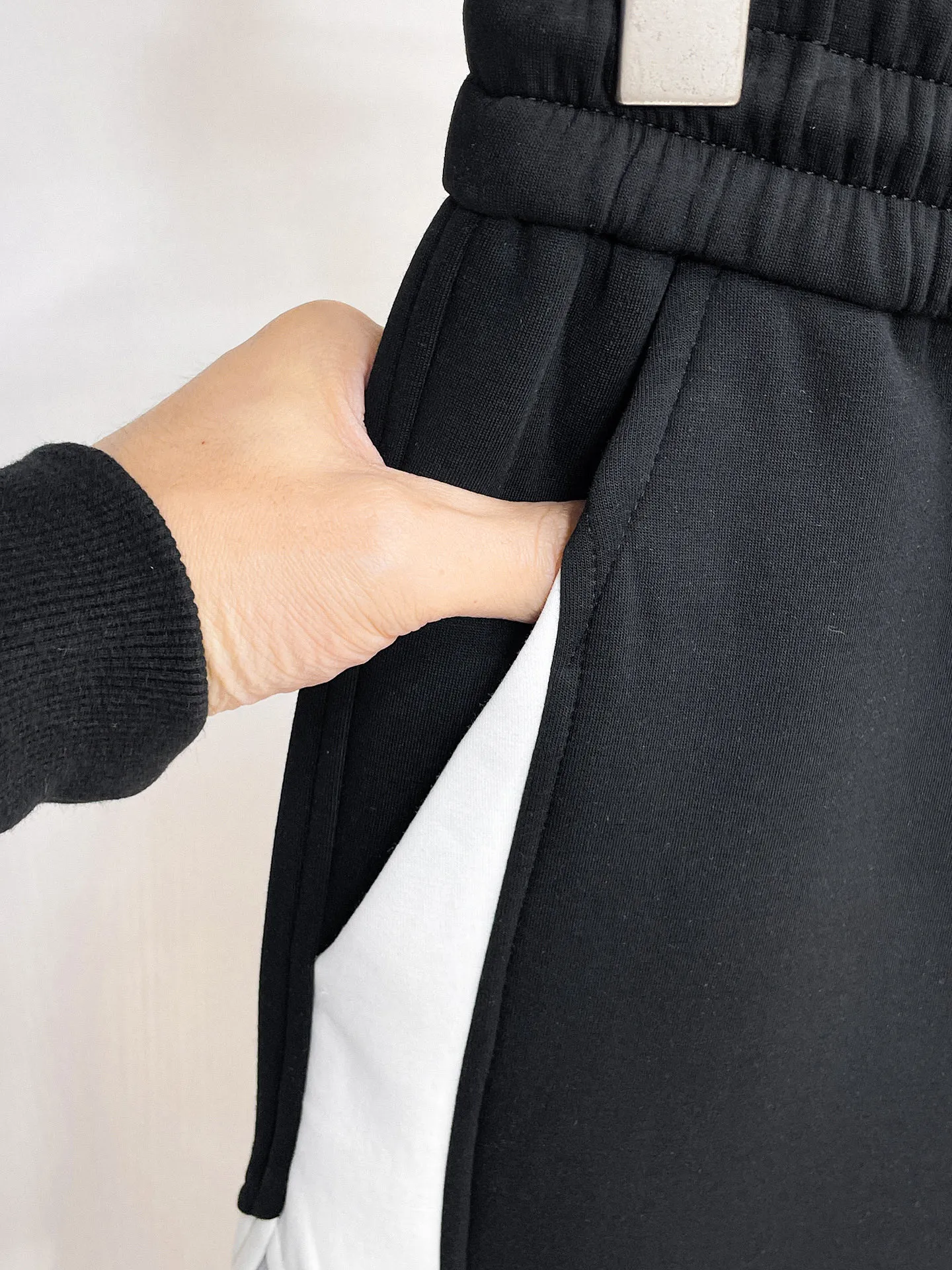 Balenciaga 🆕2026 Autumn and Winter New Arrival Casual Pants! The official website will be released simultaneously. Brand Classic LOGO casual pants, customized fabrics, excellent comfort and strong touch. Highly recognisable, perfect appearance and craftsmanship. Size:M-3XL